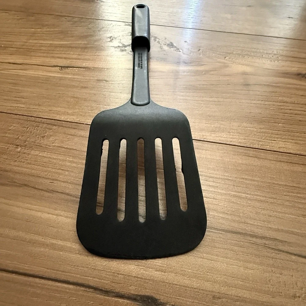 Farberrware Vintage Black Nylon Plastic Spatula Turner Flipper Holes Slotted